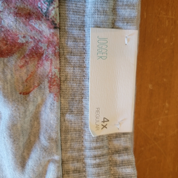 Maurices Plus Size Gray Floral Joggers Sz 4X NWT - Picture 5 of 13